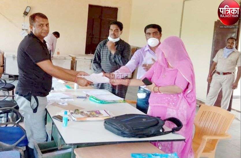 Panchayat Election 2020 : सरपंच व वार्डपंच प्रत्याशियों ने इष्टदेव के दरबार में मत्थाटेक दाखिल किया नामांकन Panchayat Election 2020 : सरपंच व वार्डपंच प्रत्याशियों ने इष्टदेव के दरबार में मत्थाटेक दाखिल किया नामांकन