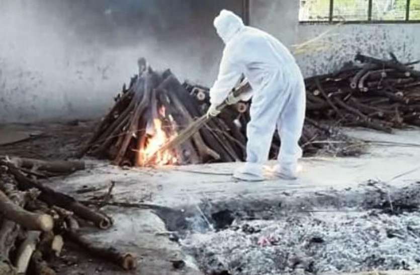 उपचार के दौरान चार की मौत...अब तक 83 ने तोड़ा दम, जानें वजह उपचार के दौरान चार की मौत...अब तक 83 ने तोड़ा दम, जानें वजह