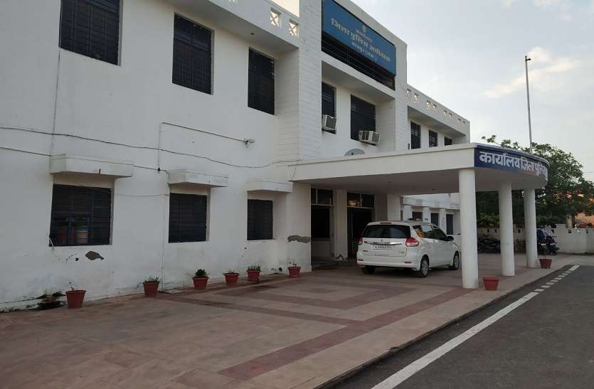 दूसरे के स्थान पर परीक्षा देते फर्जी अभ्यर्थी व सहयोगी पकड़ा, 1.50 लाख में हुआ था सौदा दूसरे के स्थान पर परीक्षा देते फर्जी अभ्यर्थी व सहयोगी पकड़ा, 1.50 लाख में हुआ था सौदा