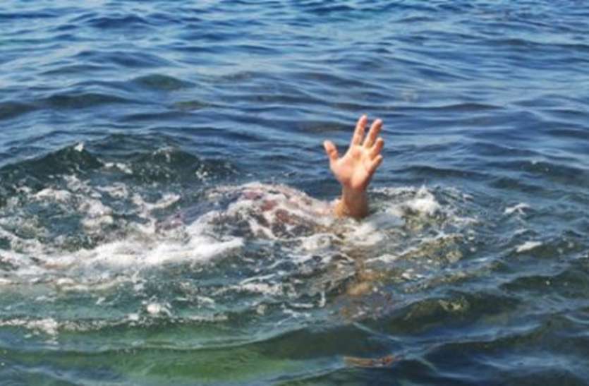 suicide_1.jpg युवक के ब्लैकमेलिंग से परेशान किशोरी जा रही थी नदी में कूदने, आरक्षक ने बचाया