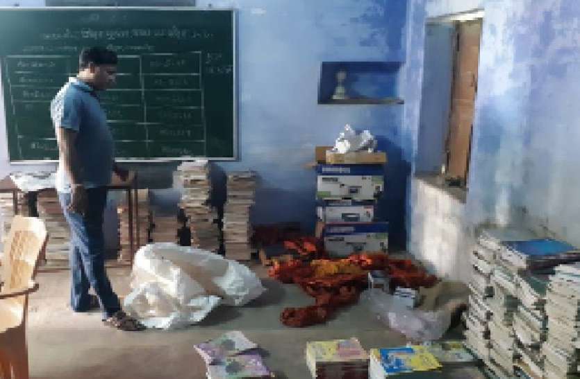 स्कूल को बनाया निशाना, ताले तोड़ चुराए सामान स्कूल को बनाया निशाना, ताले तोड़ चुराए सामान