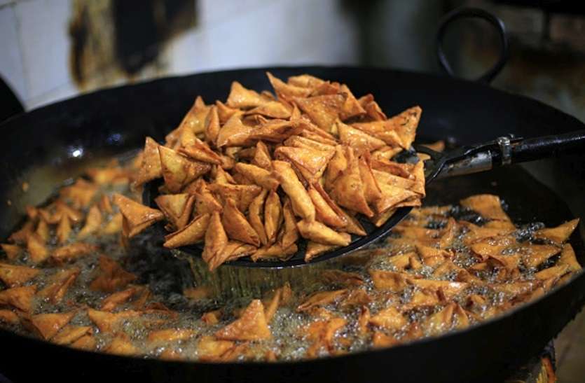 High trans fat intake may lead to COVID-19 possibility CORONA में नया खतरा बन रहा TRANS-FAT, जानें क्या कहते हैं Experts