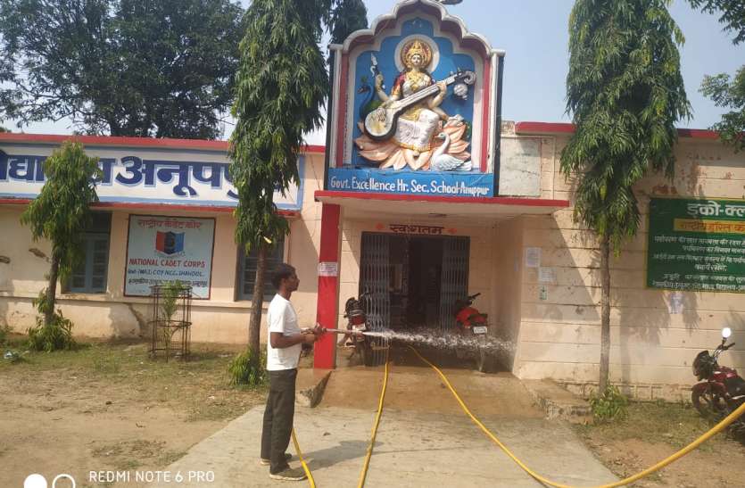 In doubt, teachers and parents: Preparing to open higher educational i संशय में शिक्षक और अभिभावक: आधी अधूरी तैयारियों के साथ उच्च शिक्षण संस्थानों को खोलने की तैयारी