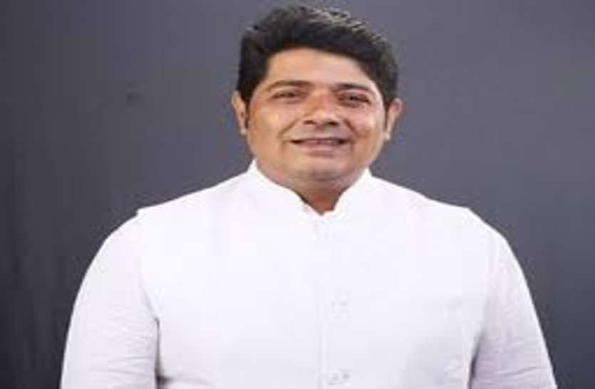 ajaj_dhebar.jpg महापौर ने अवैध प्लाटिंग के मामले में बिल्डर पर एफआईआर कराने के दिए निर्देश