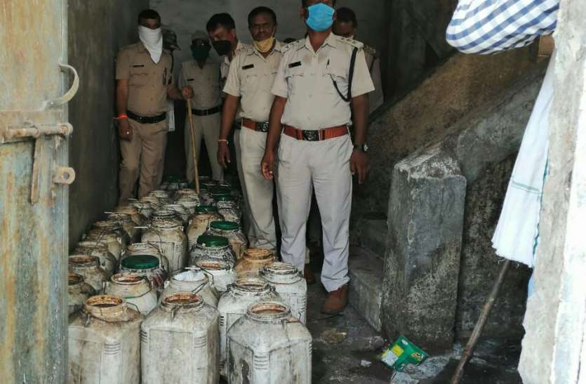 यहां के शराब माफियाओं ने लगता है शहर में भी जंगलराज समझ लिया है? यहां के शराब माफियाओं ने लगता है शहर में भी जंगलराज समझ लिया है?