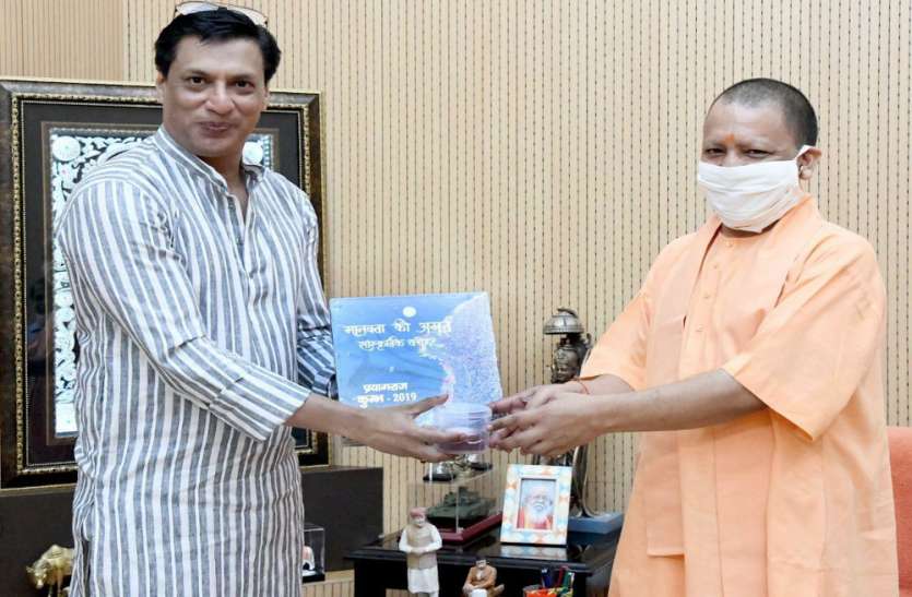 नई फिल्म सिटी की कवायद, सीएम योगी से मिले फिल्म निर्माता मधुर भंडारकर नई फिल्म सिटी की कवायद, सीएम योगी से मिले फिल्म निर्माता मधुर भंडारकर