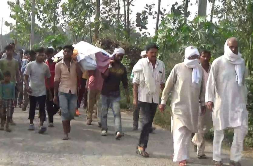 muzaffarnagar_1.jpg गमगीन माहौल में एक साथ जली चार चिताएं ताे मानों राे पड़ा पूरा गांव