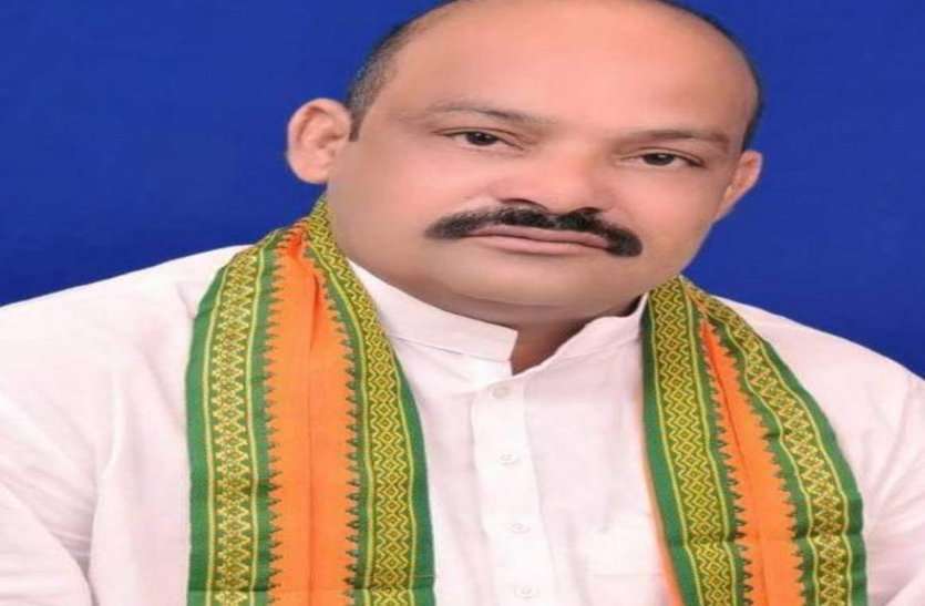 जमीन के सौदे में पुलिस कांस्टेबल से 20 लाख की धोखाधड़ी करने वाला भाजपा नेता और वकील गिरफ्तार जमीन के सौदे में पुलिस कांस्टेबल से 20 लाख की धोखाधड़ी करने वाला भाजपा नेता और वकील गिरफ्तार