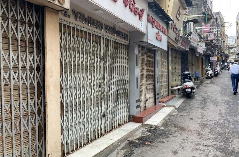 Gujarat: कोरोना का बढ़ता कहर....अब खुद लोग, गांव वाले, व्यापारी कर रहे हैं लॉकडाउन Gujarat: कोरोना का बढ़ता कहर....अब खुद लोग, गांव वाले, व्यापारी कर रहे हैं लॉकडाउन