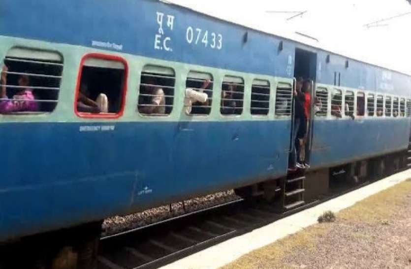 चलती ट्रेन से फरार हुआ किशोरी के अपहरण का आरोपी, हरियाणा से बिहार लेकर जा रही थी पुलिस चलती ट्रेन से फरार हुआ किशोरी के अपहरण का आरोपी, हरियाणा से बिहार लेकर जा रही थी पुलिस