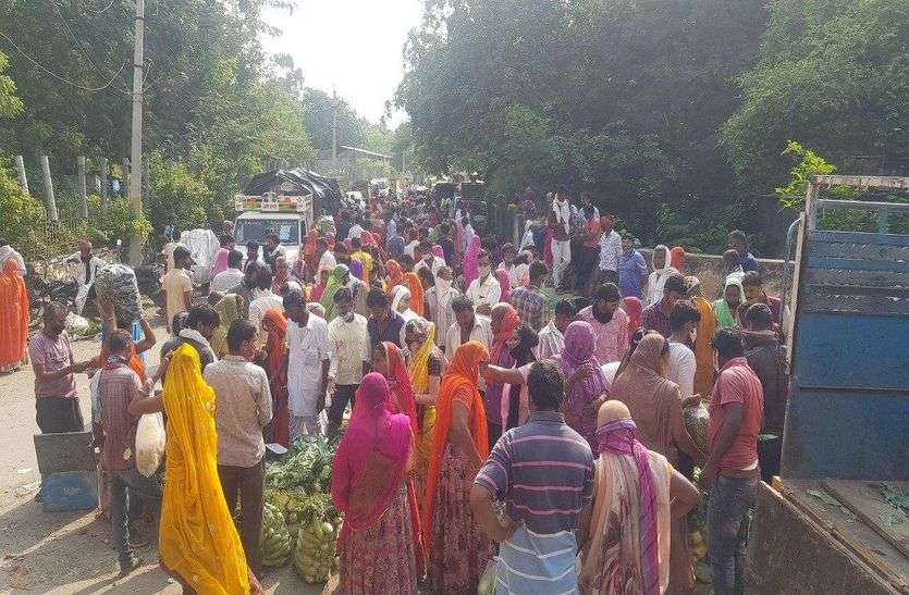 On the very first day of section 144 in bhilwara धारा 144 की पहले ही दिन उड़ी धज्जियां