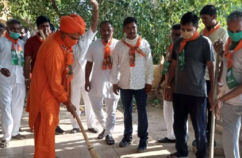 सेवा सप्ताह के तहत चलाया स्वच्छता अभियान सेवा सप्ताह के तहत चलाया स्वच्छता अभियान