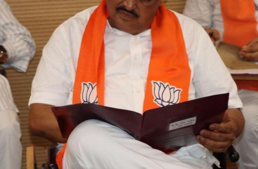 Gujarat: पाटिल ने कहा, कोरोना के बीच सार्वजनिक रूप से नहीं हों नवरात्रि के आयोजन Gujarat: पाटिल ने कहा, कोरोना के बीच सार्वजनिक रूप से नहीं हों नवरात्रि के आयोजन