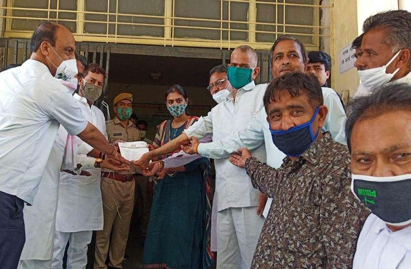 केंद्र सरकार के विरुद्ध किया प्रदर्शन, कृषि विधेयक वापस लेने की मांग केंद्र सरकार के विरुद्ध किया प्रदर्शन, कृषि विधेयक वापस लेने की मांग
