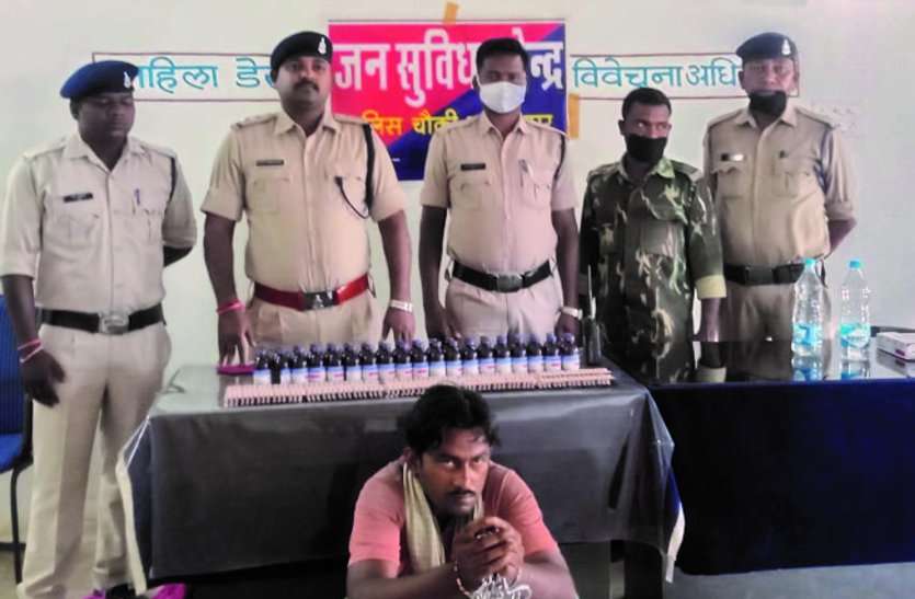 अवैध नशीली दवाइयां व कफ सिरप बेचने ग्राहक की तलाश कर रहे युवक को पुलिस ने किया गिरफ्तार अवैध नशीली दवाइयां व कफ सिरप बेचने ग्राहक की तलाश कर रहे युवक को पुलिस ने किया गिरफ्तार