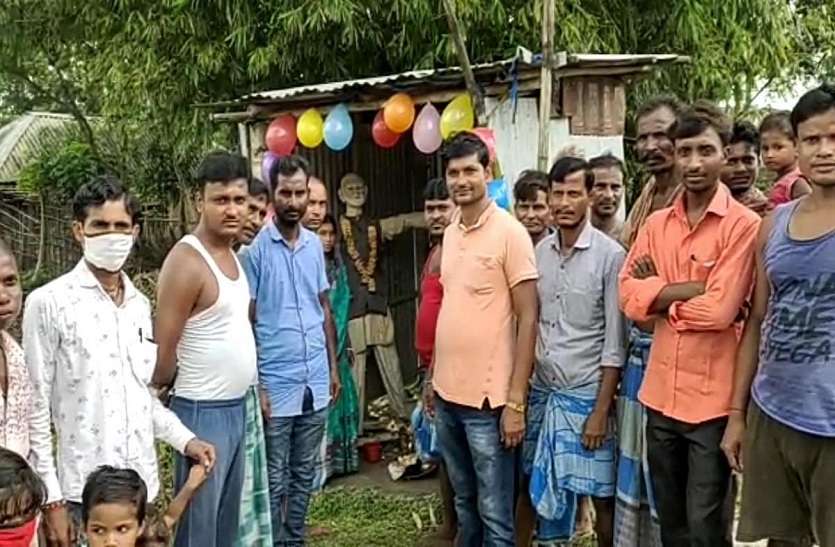 इस गांव के विकास को बताया मोदी की देन, बना दिया उनका मंदिर इस गांव के विकास को बताया मोदी की देन, बना दिया उनका मंदिर