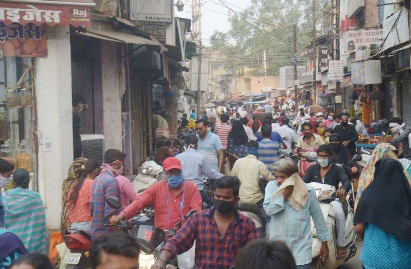 लॉकडाउन से पहले शुरू हुई कालाबाजारी, कलेक्टर ने बनाई जांच टीम लॉकडाउन से पहले शुरू हुई कालाबाजारी, कलेक्टर ने बनाई जांच टीम
