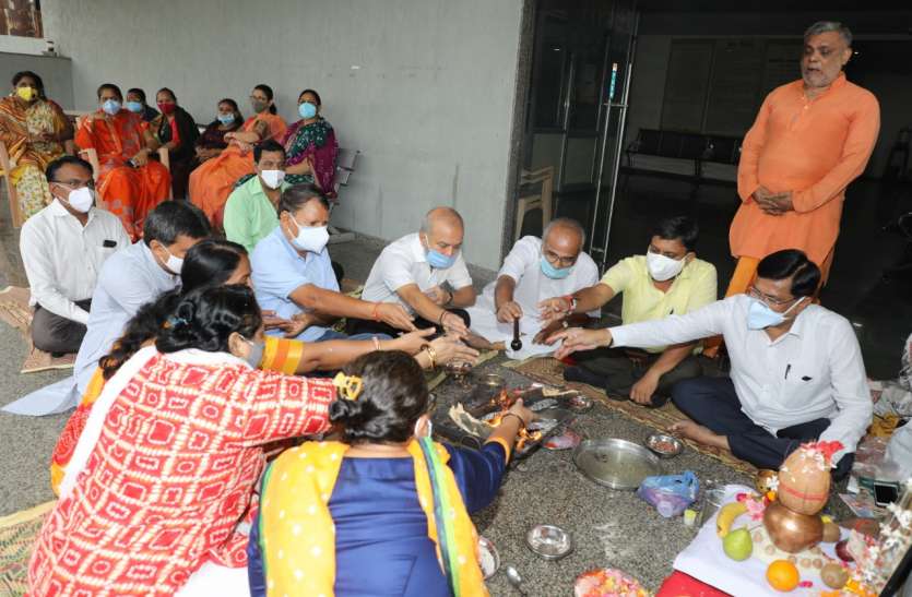 PM MODI: गायत्री यज्ञ के साथ सेवा सप्ताह का समापन PM MODI: गायत्री यज्ञ के साथ सेवा सप्ताह का समापन