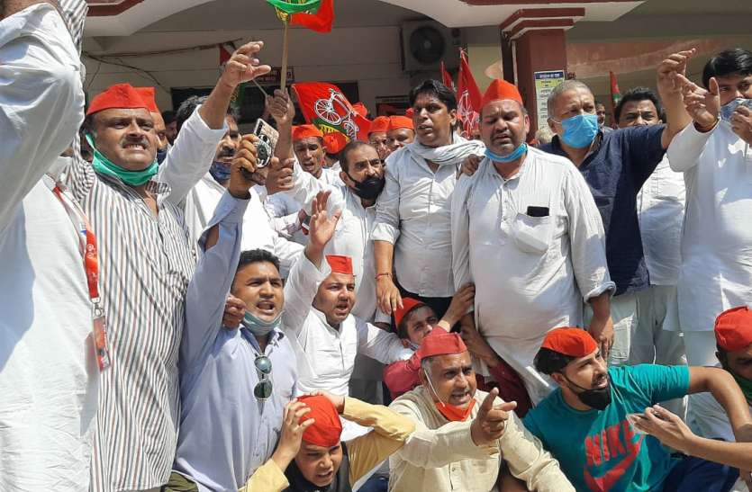 sajharanpur कृषि बिल के विरोध में वेस्ट में सपा-भाकियू और रालोद का हंगामा, देखें फोटो
