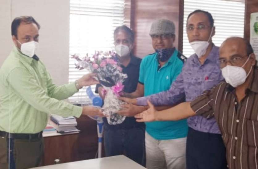 SURAT KAPDA MANDI: कपड़ा व्यापारियों का भी बने सुगठित संगठन SURAT KAPDA MANDI: कपड़ा व्यापारियों का भी बने सुगठित संगठन