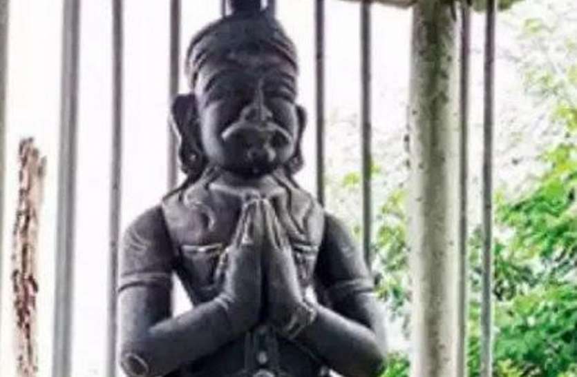 उम्र भर उठाया कचरा और स्थापित कर दी खुद की मूर्ति उम्र भर उठाया कचरा और स्थापित कर दी खुद की मूर्ति