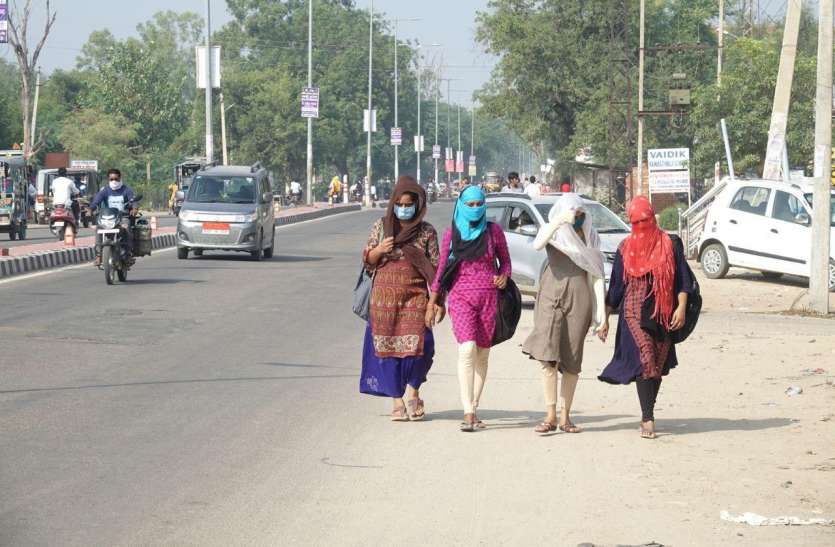 कोरोना महामारी के बीच सरकारी आदेशों को ठेंगा दिखाते हुए चल रहे कोचिंग सेंटर कोरोना महामारी के बीच सरकारी आदेशों को ठेंगा दिखाते हुए चल रहे कोचिंग सेंटर