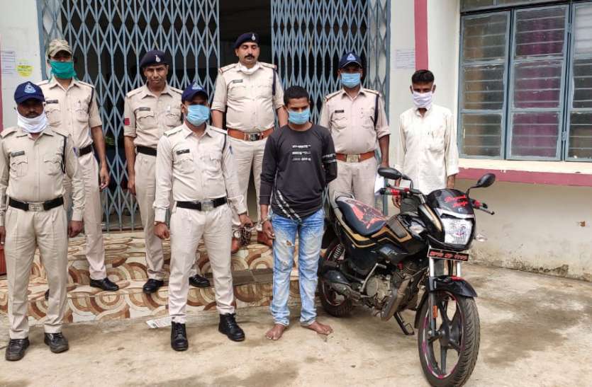 Bought with money stolen was bikes, accused arrested चोरी के पैसों से खरीद ली थी बाइक, आरोपी गिरफ्तार