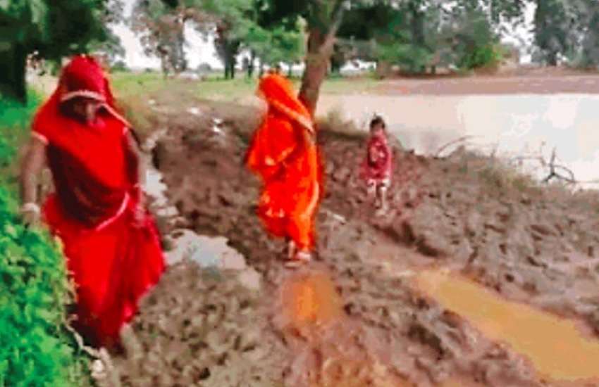 एमपी के कटीला गांव का रास्ता