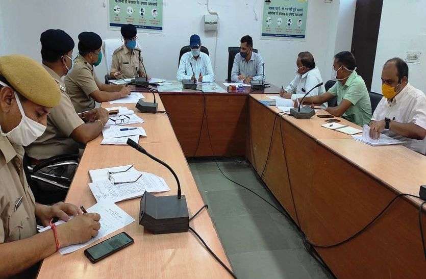 चुनाव में चौकस रहे पुलिस व प्रशासनिक अधिकारी चुनाव में चौकस रहे पुलिस व प्रशासनिक अधिकारी