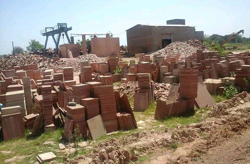 Dholpur district's stone business on the verge of collapse due to Corona epidemic कोरोना महामारी के चलते धौलपुर जिले का पत्थर व्यवसाय चौपट होने के कगार पर