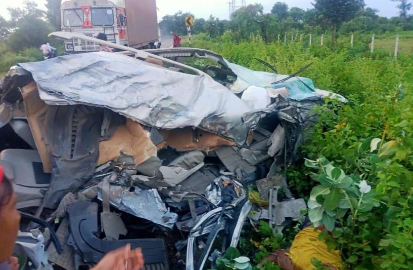 accident.jpg Horrific accident:पाटन-तेंदूखेड़ा हाईवे पर भीषण एक्सीडेंट, जबलपुर के युवक की मौत