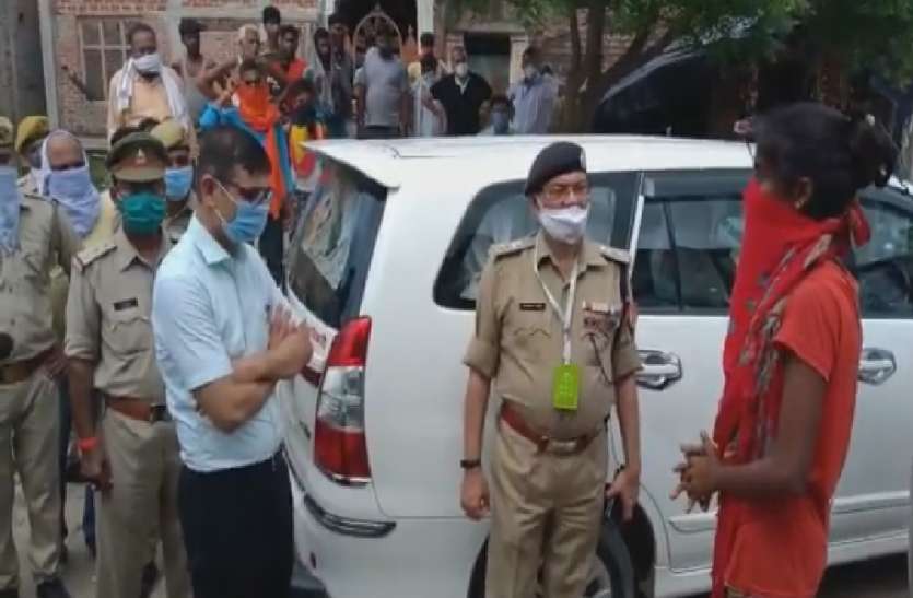 डीएम और एसपी ने थाना समाधान दिवस में आई शिकायतों का मौके पर जाकर किया निरीक्षण, तत्काल मामले के निस्तारण के दिये आदेश डीएम और एसपी ने थाना समाधान दिवस में आई शिकायतों का मौके पर जाकर किया निरीक्षण, तत्काल मामले के निस्तारण के दिये आदेश