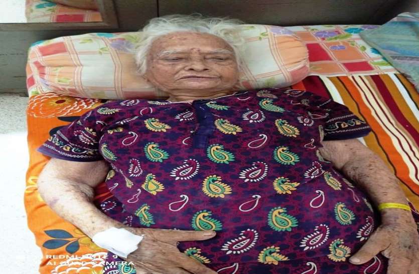 हृदय रोग, मधुमेह सहित 8 बीमारियों से ग्रस्त 87 वर्षीय बुजुर्ग महिला ने दी कोरोना को मात हृदय रोग, मधुमेह सहित 8 बीमारियों से ग्रस्त 87 वर्षीय बुजुर्ग महिला ने दी कोरोना को मात