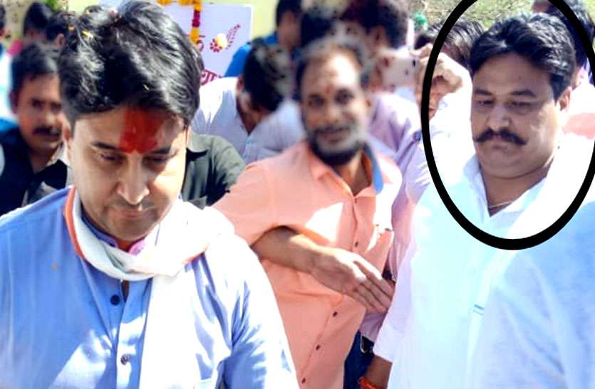 girraj.jpg अब सिंधिया समर्थक मंत्री का दावा, कमलनाथ ने दिया था ऐसा 'ऑफर'