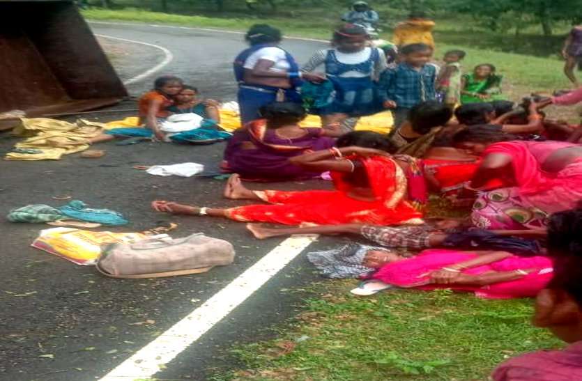 कवर्धा में ट्रैक्टर ट्रॉली पलटने से 19 लोग घायल, पारिवारिक कार्यक्रम से लौटते वक्त हादसा, चार की हालत गंभीर