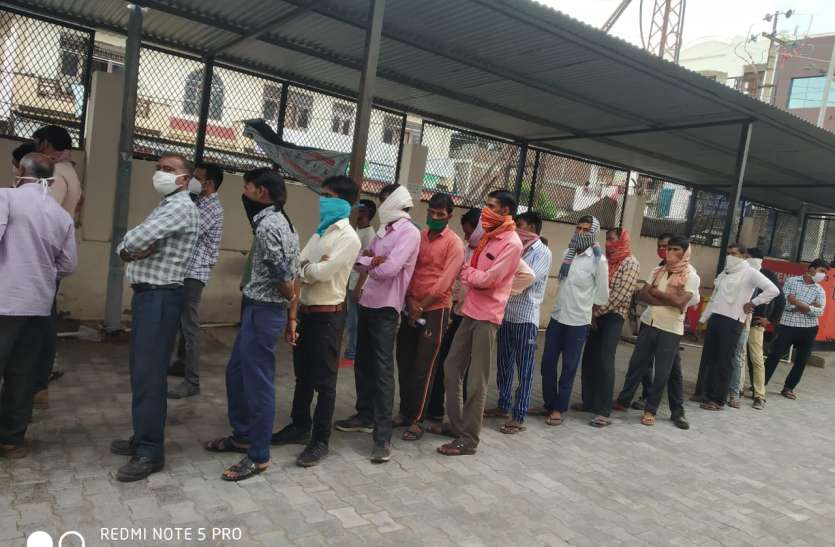 कोरोना का डबल अटैक, प्लेटलेट्स भी कर रहा डाउन कोरोना का डबल अटैक, प्लेटलेट्स भी कर रहा डाउन
