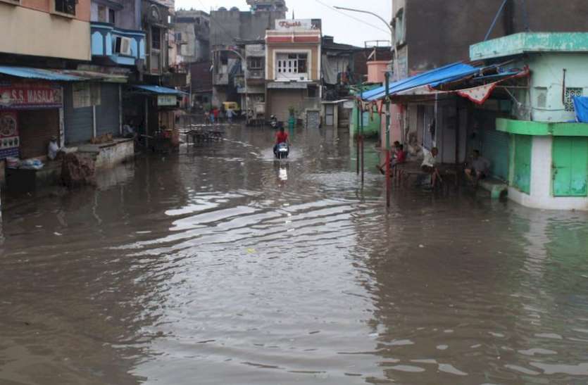 creek overflow फिर भरा मीठी खाड़ी का पानी