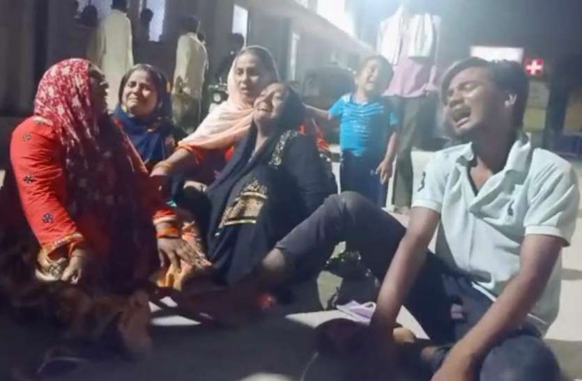 ghaziabad.jpg Ghaziabad: पुलिस हिरासत में एक व्यक्ति की मौत के बाद हंगामा, पुलिस पर लगे गंभीर आरोप