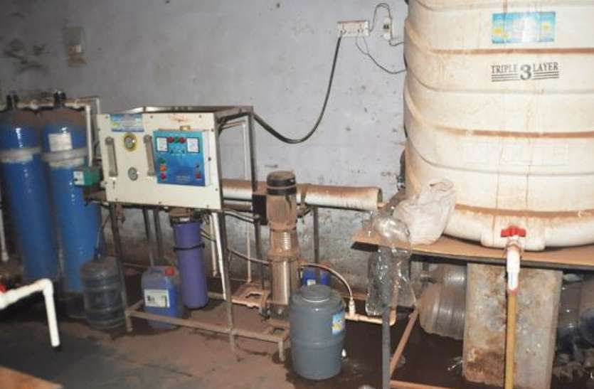 Ro water plant आरओ पानी के नाम पर परोस रहे बीमारी, सात माह से नहीं हुई जांच