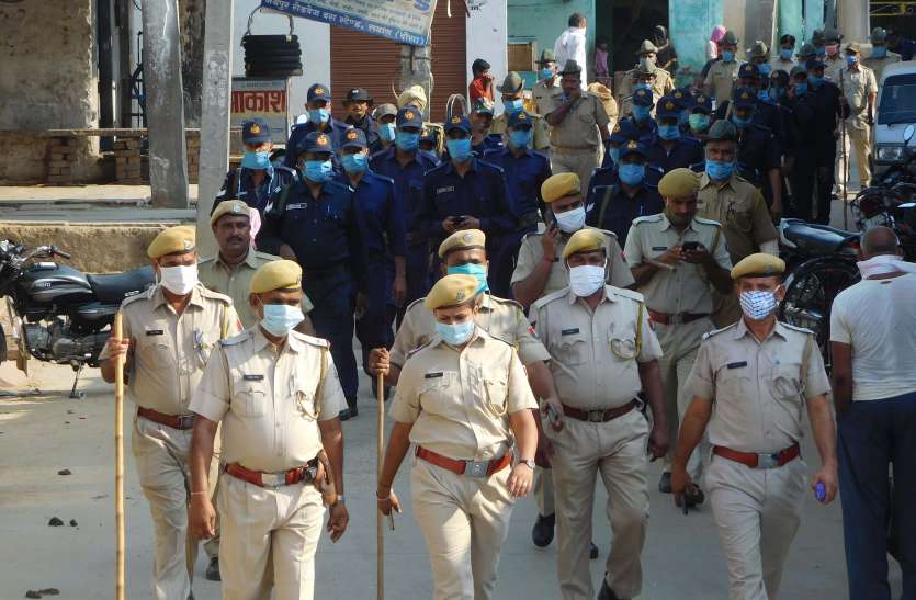 भयमुक्त मतदान को लेकर किया फ्लैग मार्च भयमुक्त मतदान को लेकर किया फ्लैग मार्च