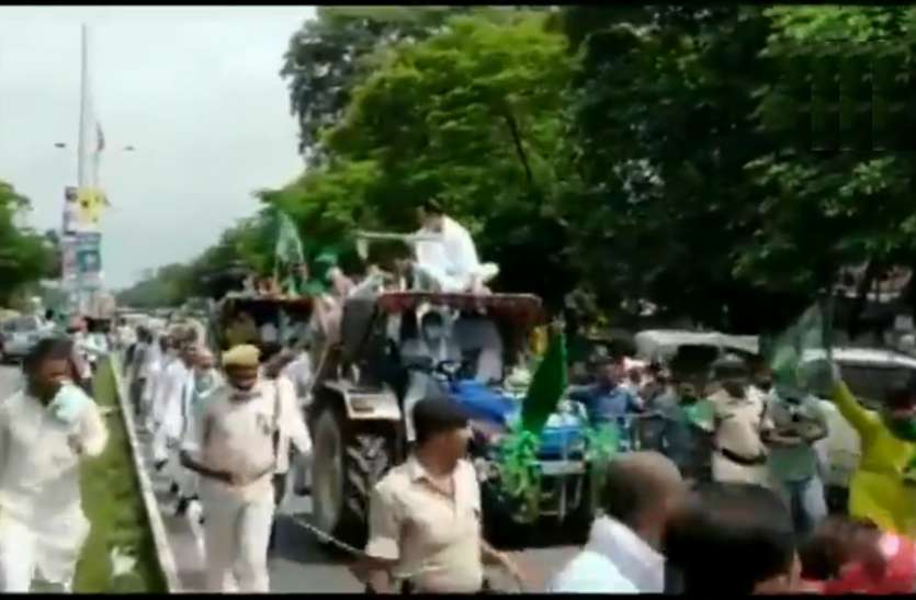 farmer protests, Bharat band, Farm Bills, agriculture bill, Corona Guideline, Corona virus, Covid 19, punjab, haryana, shiromani akali dal, congress, aam aadmi party, tejasvi yadav, tejaswi yadav, RJD, Congress, BJP, कृषि बिल: आज भारत बंद, तेजस्वी ट्रेक्टर पर बैठ रैली में हुए शामिल
