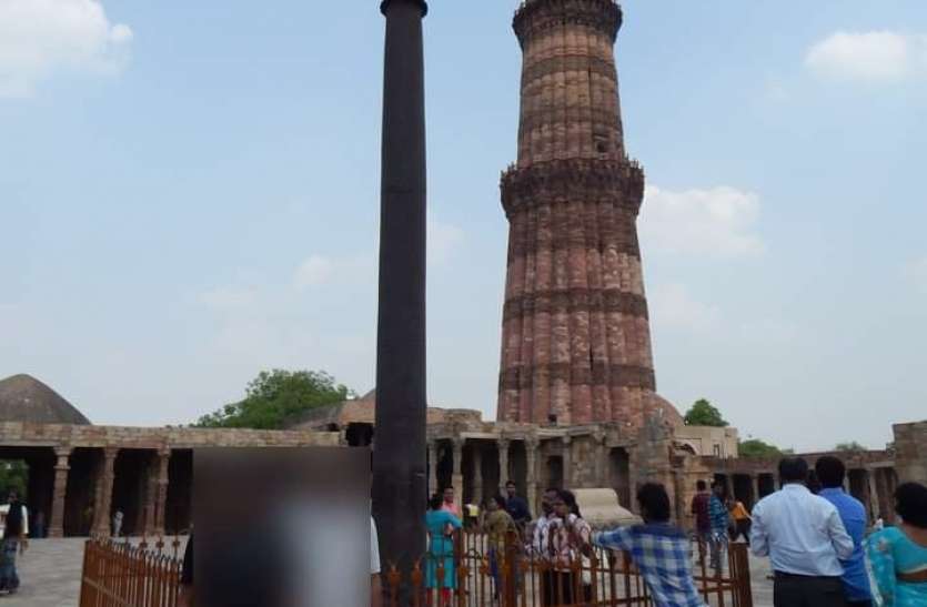 सदियों से दिल्ली में कुतुबमीनार के साथ खड़ा है विदिशा का लौह स्तंभ सदियों से दिल्ली में कुतुबमीनार के साथ खड़ा है विदिशा का लौह स्तंभ