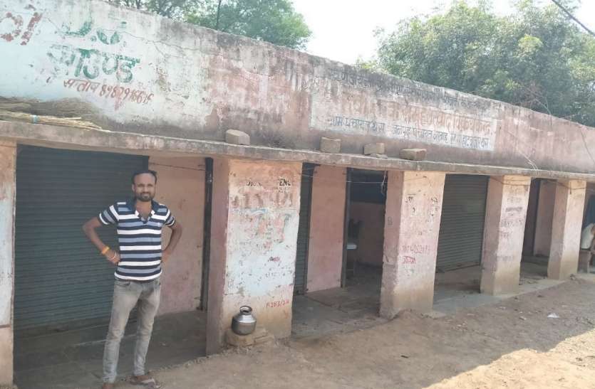जिन्हें नहीं जरूरत उन्हें मिली आजीविका मिशन के तहत दुकानें जिन्हें नहीं जरूरत उन्हें मिली आजीविका मिशन के तहत दुकानें
