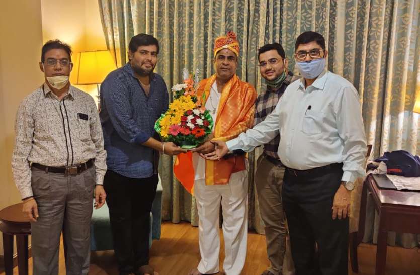 VIFA NEWS: सूरत जिलाध्यक्ष सेवग का हैदराबाद में सम्मान VIFA NEWS: सूरत जिलाध्यक्ष सेवग का हैदराबाद में सम्मान