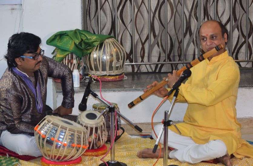 Talent Talk; In the field of music, Rajiv Garg is teaching indigenous foreign disciples in flute playing टैलेंट टॉक; संगीत के क्षेत्र में बांसुरी वादन में देसी विदेशी शिष्यों को शिक्षा दे रहे हैं राजीव गर्ग