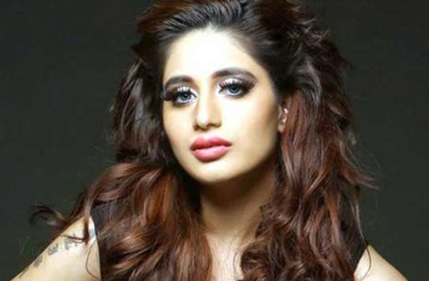 alisa.jpg फिल्म अभिनेत्री अलीशा खान के परिवार पर जानलेवा हमला, दो आरोपी गिरफ्तार