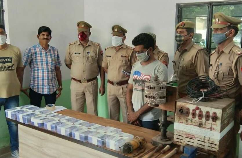 deoband.jpg देवबंद में चल रही थी अवैध हथियारों की फैक्ट्री, पुलिस ने मारा छापा ताे हुआ बड़ा खुलासा