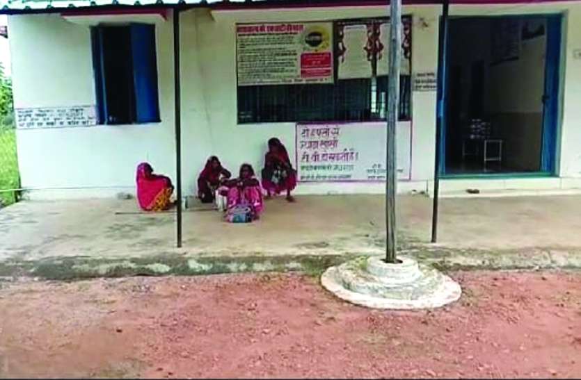 2 नवजातों की मौत पर प्रशासन की सख्ती, आरएचडी को नोटिस तो झोलाछाप डॉक्टर पर होगी एफआईआर 2 नवजातों की मौत पर प्रशासन की सख्ती, आरएचडी को नोटिस तो झोलाछाप डॉक्टर पर होगी एफआईआर