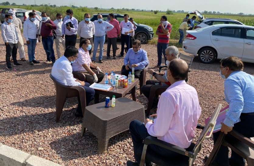 noida_1.jpg प्रस्तावित फिल्म सिटी के साइट को देखने के लिए अपर मुख्य सचिव ग्रेटर नोएडा पहुंचे