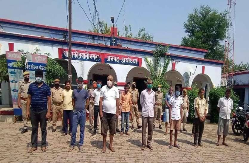 आईपीएल के सट्टा लगाते19 गिरफ्तार, 11मोबाइल, 2 कैल्क्यूलेटर, 6 सट्टा बुक, व 13070 नगद बरामद आईपीएल के सट्टा लगाते19 गिरफ्तार, 11मोबाइल, 2 कैल्क्यूलेटर, 6 सट्टा बुक, व 13070 नगद बरामद